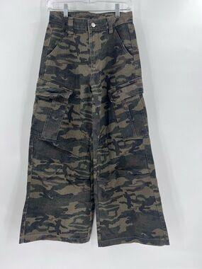 SHEIN dazy camo pants size small new
